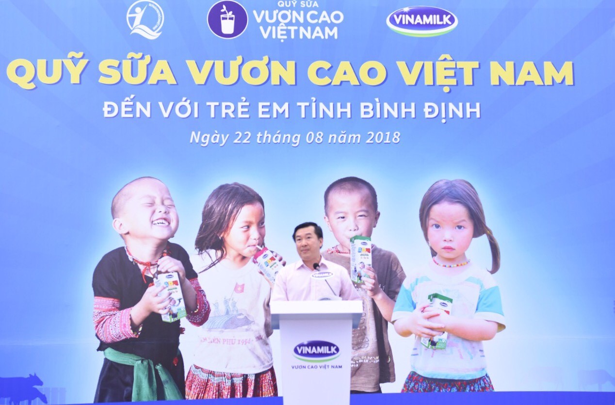 Vinamilk[-]và[-]Quỹ[-]Sữa[-]Vươn[-]Cao[-]Việt[-]Nam[-]trao[-]64.000[-]ly[-]sữa[-]cho[-]trẻ[-]em[-]t[-]ỉnh[-]Bình[-]Định